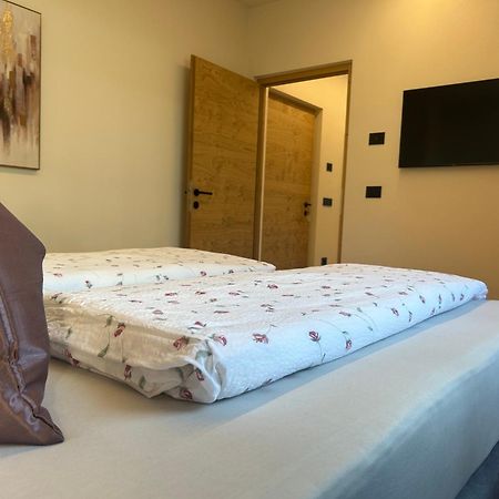 Josefsheim Hotell Lana Exteriör bild