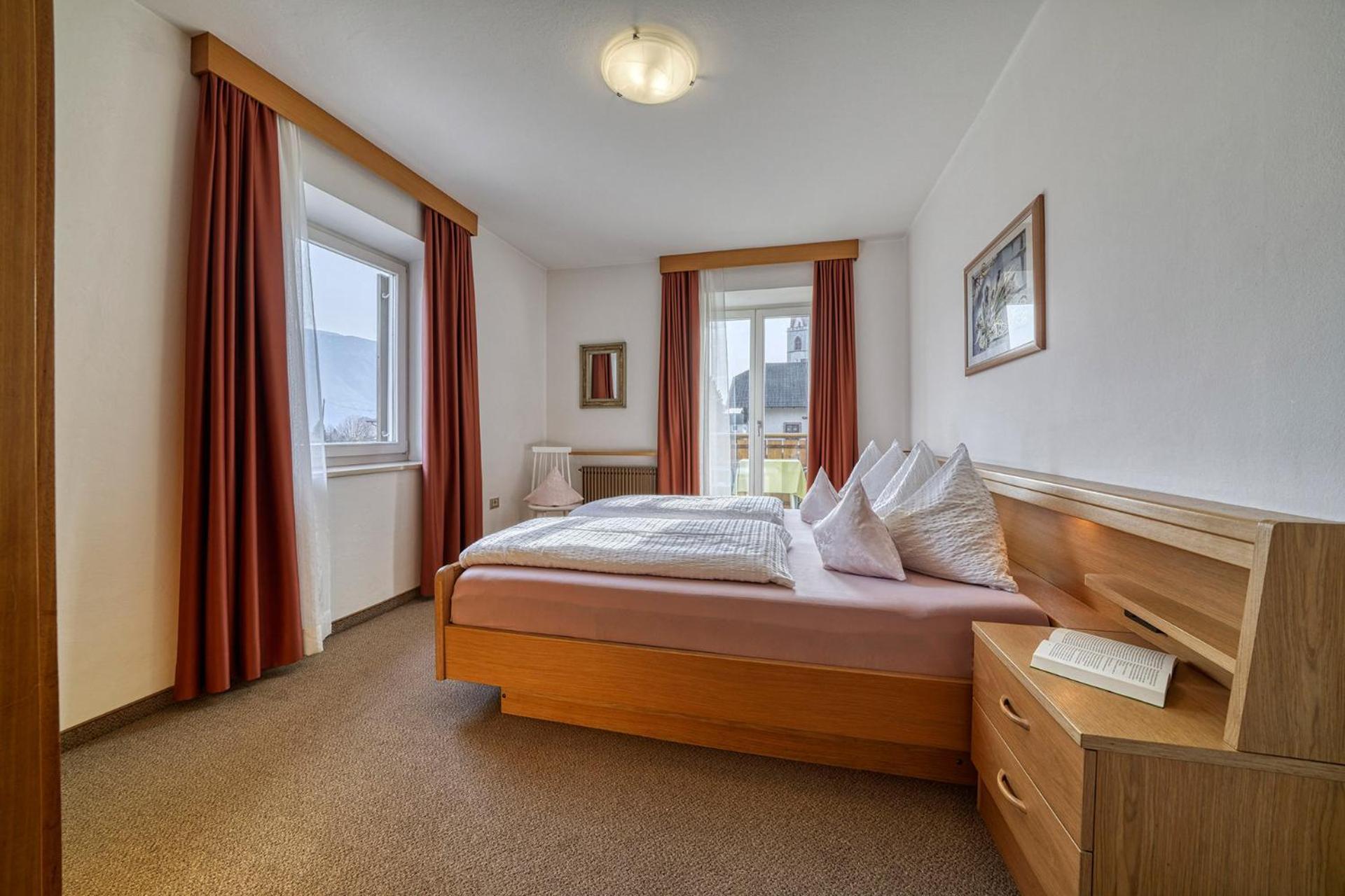 Josefsheim Hotell Lana Exteriör bild