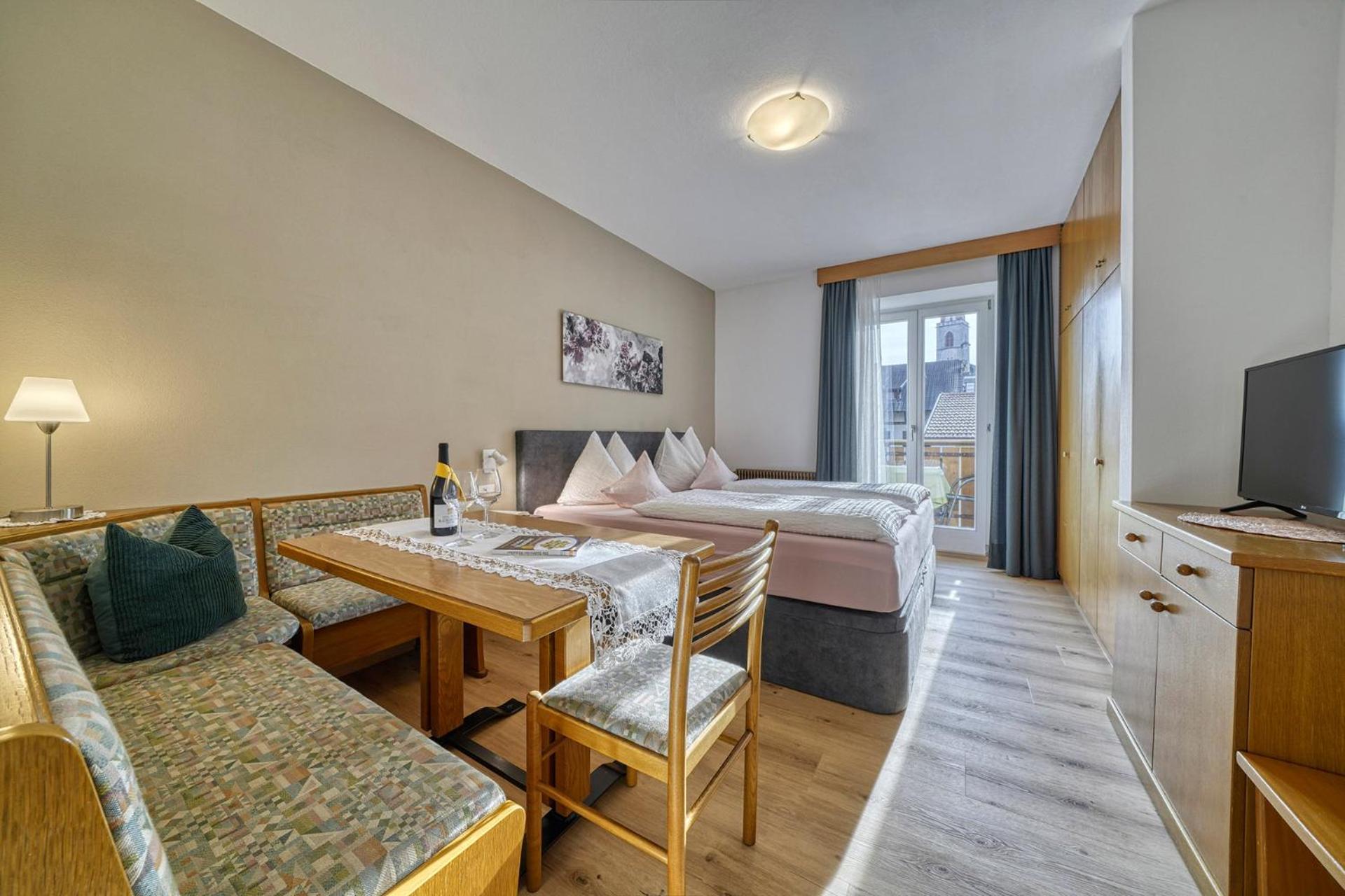 Josefsheim Hotell Lana Exteriör bild